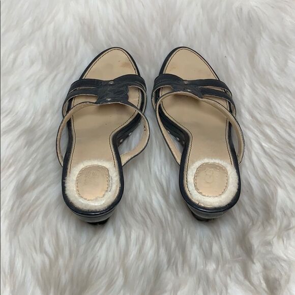 UGG Black Leather Studded Strappy Mules Sz… - Picture 3 of 6